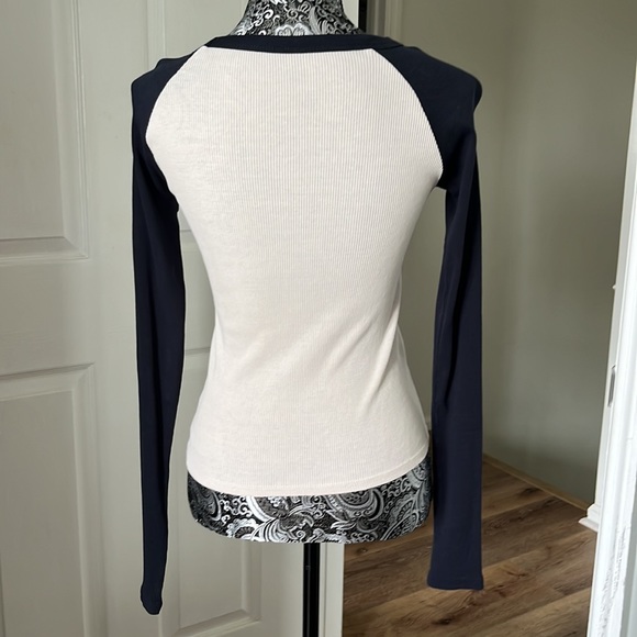 Brandy Melville shirt - Picture 2 of 3